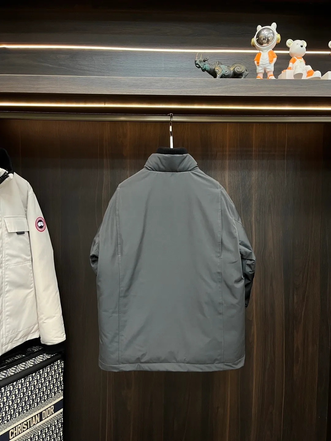 P800 counter quality Canadian Goose 24 latest fashion designer down jackets in 2025💟Big Goose’s popular stand-collar down jacket, popular down jacket, filled with 90# white goose down, every detail shows high-end craftsmanship. The design changes of structural tailoring show the diverse image changes of men. The slim fit and tailored fit meet the current popular multi-layered wear and versatile style in life! Color: Black Gray Size: XS-XXL
